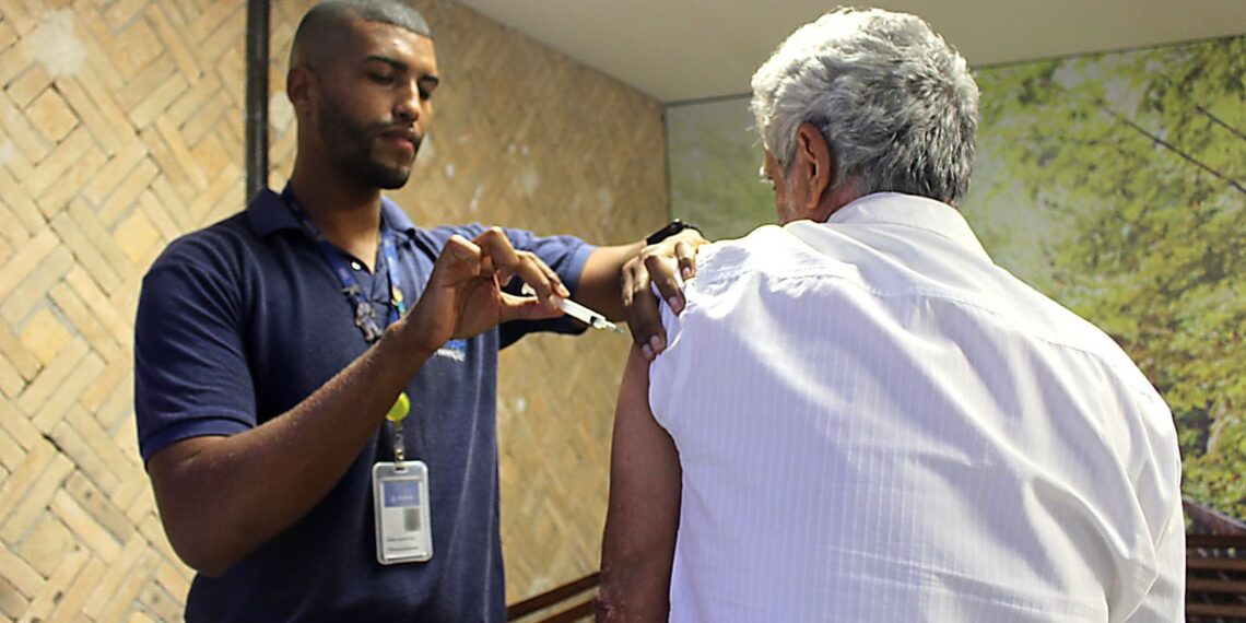 Salvador amplia vacinação contra gripe para toda a população acima de seis meses de idade a partir desta segunda-feira (1º)
