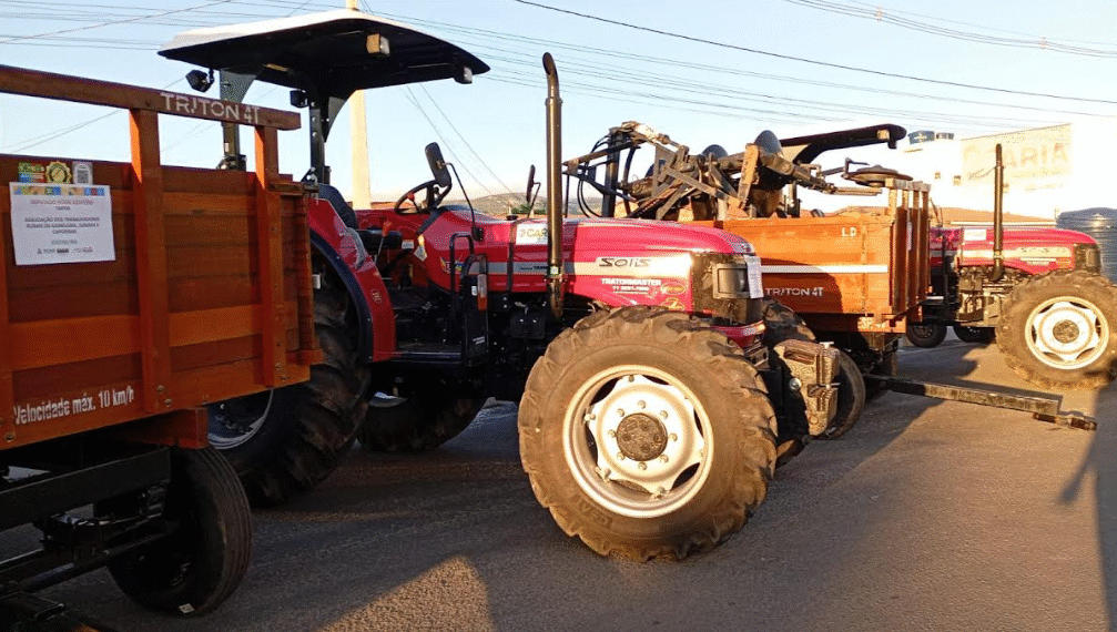 Agricultores e agricultoras familiares de Itatim recebem reforço de equipamentos e máquinas