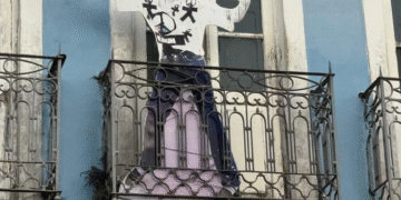 Novo totem de Michael Jackson é instalado no Pelourinho