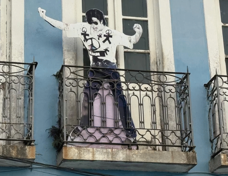 Novo totem de Michael Jackson é instalado no Pelourinho