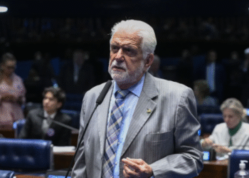 Jaques Wagner confirma saída de liderança do governo no Senado