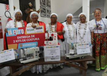 Governo da Bahia apoia empreendedorismo feminino com entrega de kits de costura no Recôncavo