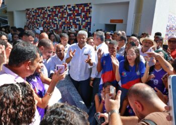 Inauguração de nova escola estadual amplia oferta de ensino em tempo integral para estudantes de Barra