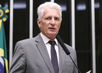 Deputado petista defende afastamento de Jaques da liderança do governo