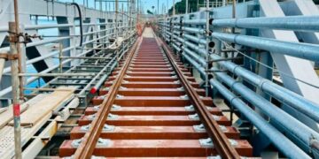VLT de Salvador: Trilhos começam a ser instalados na Ponte São João