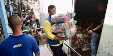 Prefeitura de Salvador decreta situação de emergência em São Tomé de Paripe após derramamento de produtos na praia
