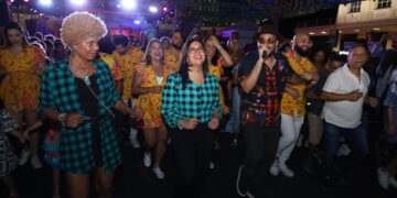Abertura do Arraiá da Prefs reúne famílias, turistas e celebra a cultura nordestina no Centro Histórico