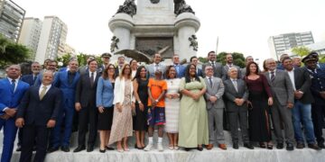 Chegada do Fogo Simbólico e do cortejo cívico ao Campo Grande encerra desfile do 2 de Julho em Salvador
