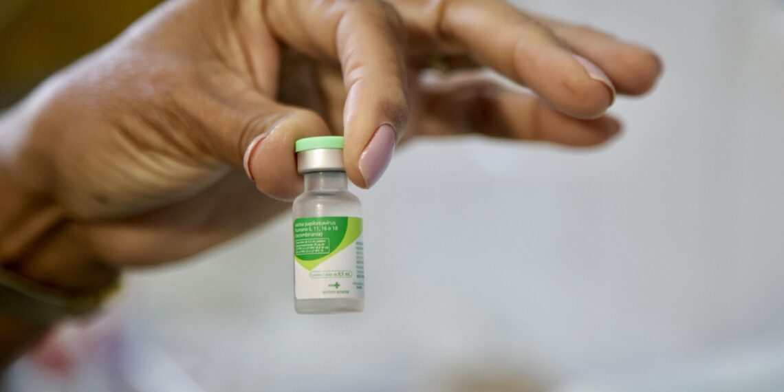 Jovens de 15 a 19 anos têm até dezembro para se vacinar contra o HPV em Salvador