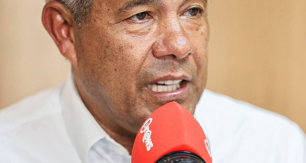 Jerônimo rebate críticas de Bruno Reis ao VLT e diz que prefeito “torce contra” obra que já beneficia população