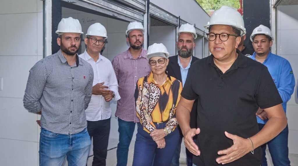 Prefeito Augusto Castro vistoria canteiros de obras da Feira do Califórnia e Parque Linear Amélia Amado