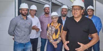 Prefeito Augusto Castro vistoria canteiros de obras da Feira do Califórnia e Parque Linear Amélia Amado