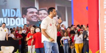 ”Escolhemos um governador que tem a cara, o jeito, a alma e o coração do povo da Bahia“, diz Tássio Brito em Convenção com Lula