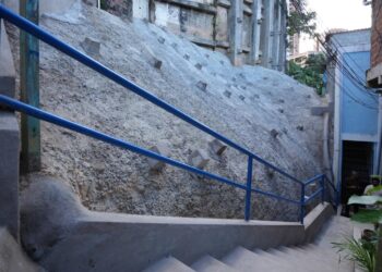 Prefeitura entrega obras de contenção de encosta, pavimentação e drenagem no Ogunjá
