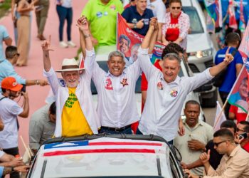 Em Tucano, Jerônimo abre carreata no Sisal e exalta força da parceria com prefeitos