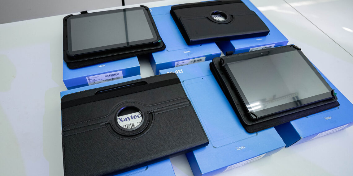 Novos tablets modernizam trabalho dos agentes comunitários de saúde em Lauro de Freitas