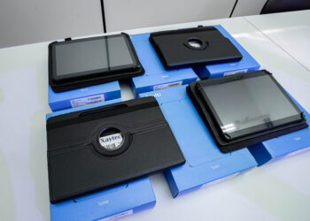 Novos tablets modernizam trabalho dos agentes comunitários de saúde em Lauro de Freitas