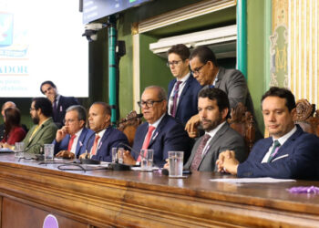 Câmara aprova projeto que beneficia profissionais da educação