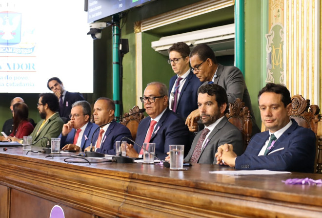 Câmara aprova projeto que beneficia profissionais da educação