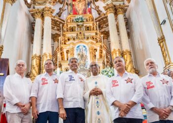 Jerônimo inicia campanha sob as bênçãos do Senhor do Bonfim