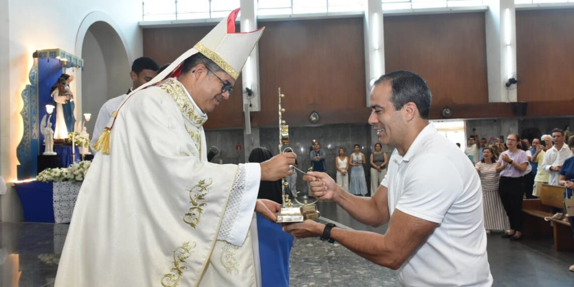 Prefeito participa de missa de abertura da Festa de Santa Dulce dos Pobres