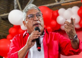 Líder do governo rebate ACM Neto e aponta incoerências na sabatina