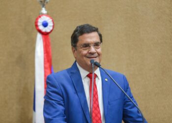 Ângelo sugere a ACM Neto usar inteligência artificial para pesquisar avanços da educação na Bahia