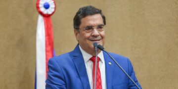 Ângelo sugere a ACM Neto usar inteligência artificial para pesquisar avanços da educação na Bahia