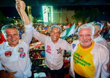 “Lula fez história em Feira com volume de entregas do Minha Casa, Minha Vida na Bahia”, afirmou Rui Costa em ato político em Feira de Santana