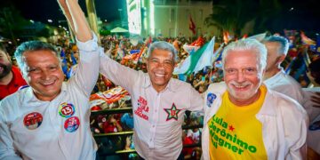 “Lula fez história em Feira com volume de entregas do Minha Casa, Minha Vida na Bahia”, afirmou Rui Costa em ato político em Feira de Santana