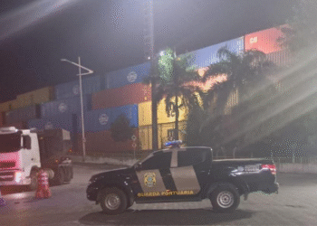 Polícia Federal e Codeba apreendem carreta durante operação no Porto de Salvador