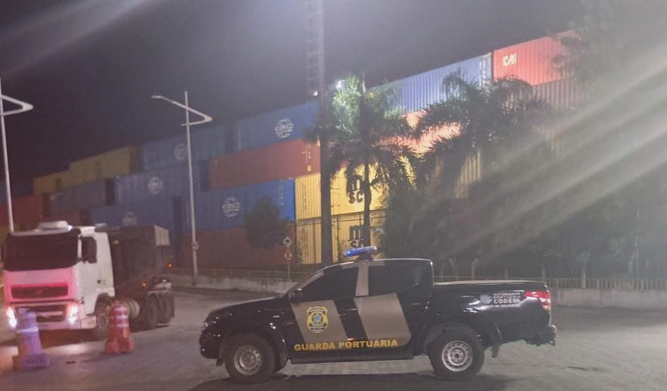 Polícia Federal e Codeba apreendem carreta durante operação no Porto de Salvador