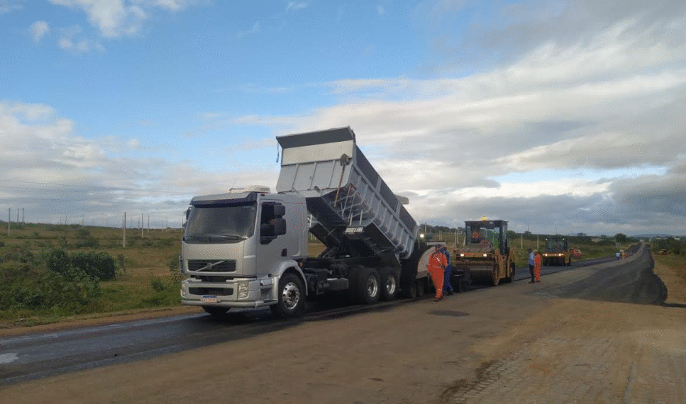 Seinfra orienta motoristas sobre procedimentos de segurança em trecho em obras na BA-120