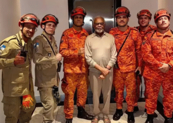 Gilberto Gil é resgatado após ficar preso em elevador