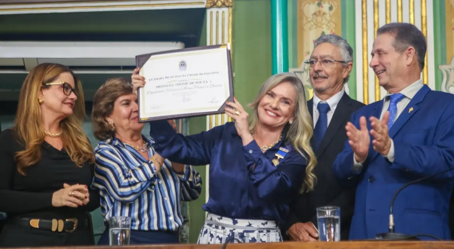 Presidente da AL-BA é homenageada com a medalha Thomé de Souza na Câmara Municipal de Salvador