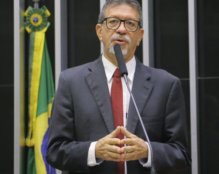 Após ACM Neto ser candidato mais rejeitado em pesquisa, deputado comenta: “Fez gestão de maquiagem em Salvador”