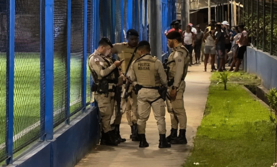 Homem tenta fugir de ataque a tiros, mas acaba morto em campo de futebol em Paripe