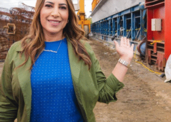 Deputada Claudia Oliveira (PSD) rebate ACM Neto e diz que ex-prefeito propaga mentira sobre ponte do rio Jequitinhonha