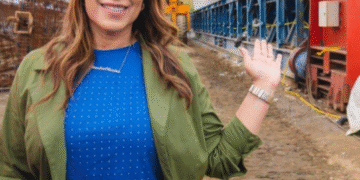 Deputada Claudia Oliveira (PSD) rebate ACM Neto e diz que ex-prefeito propaga mentira sobre ponte do rio Jequitinhonha