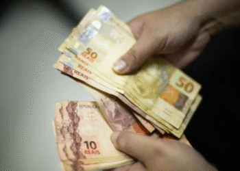 Governo Lula refaz cálculo e estima salário mínimo de R$ 1.741 em 2027