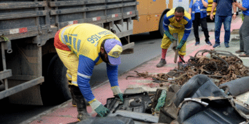 Moradores da Suburbana e Cidade Baixa reclamam de lixo acumulado nas ruas de Salvador