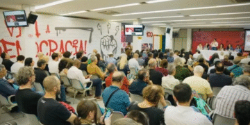 Após votação, bancários aprovam greve de 24 horas quinta-feira (20)
