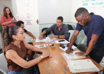 Agricultores familiares de Uibaí recebem títulos de regularização fundiária