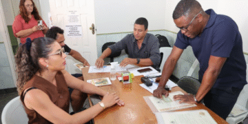Agricultores familiares de Uibaí recebem títulos de regularização fundiária