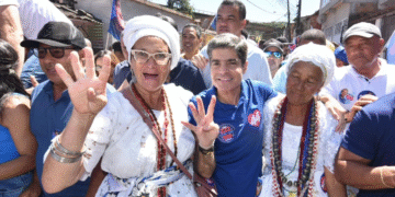 ACM Neto reúne milhares de pessoas em caminhada em Cachoeira e diz que ‘a Bahia já decidiu mudar e votar 44’