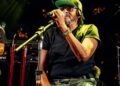 Cantor Edson Gomes é internado em UTI após show em Salvador