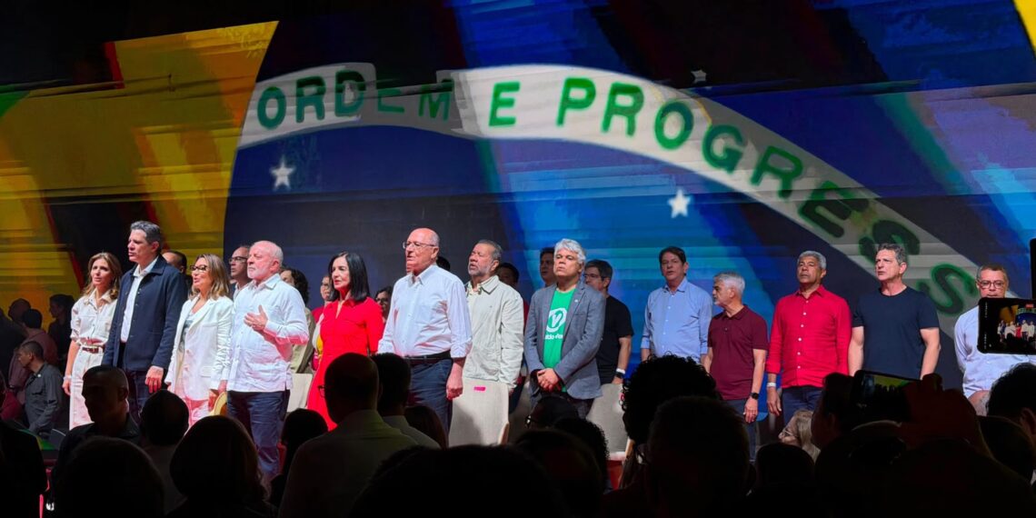 Presente na convenção de Lula, Rui reafirma meta de 5 milhões de votos de frente na Bahia para o presidente
