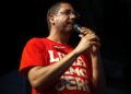 Em comício lotado, prefeito de Irecê defende continuidade do projeto de Jerônimo e destaca avanços no interior com o Time de Lula