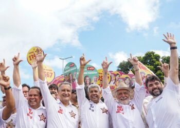 Com fé no Bonfim, Wagner abre caminhada rumo à reeleição ao Senado: “A Bahia merece quem caminhe com ela”