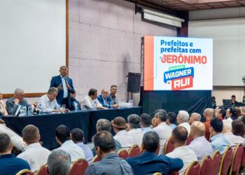 Jerônimo, Geraldinho, Wagner e Rui reúnem mais de 70 prefeitos em Salvador